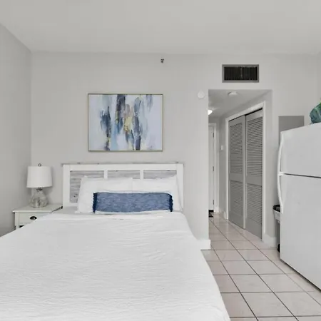 Cozy Bayfront Condo